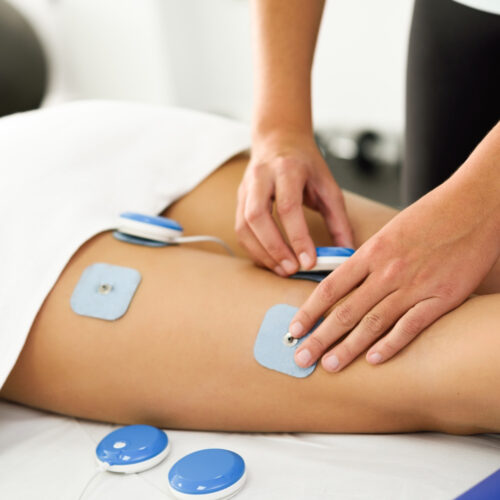 1 physiotherapeut-der-elektrostimulation-in-der-physiotherapie